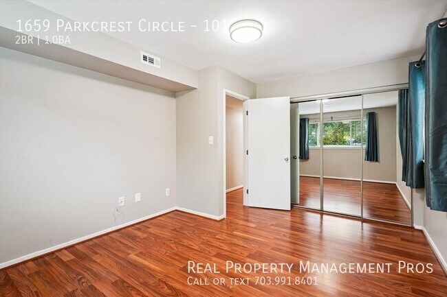 Building Photo - 1659 Parkcrest Cir