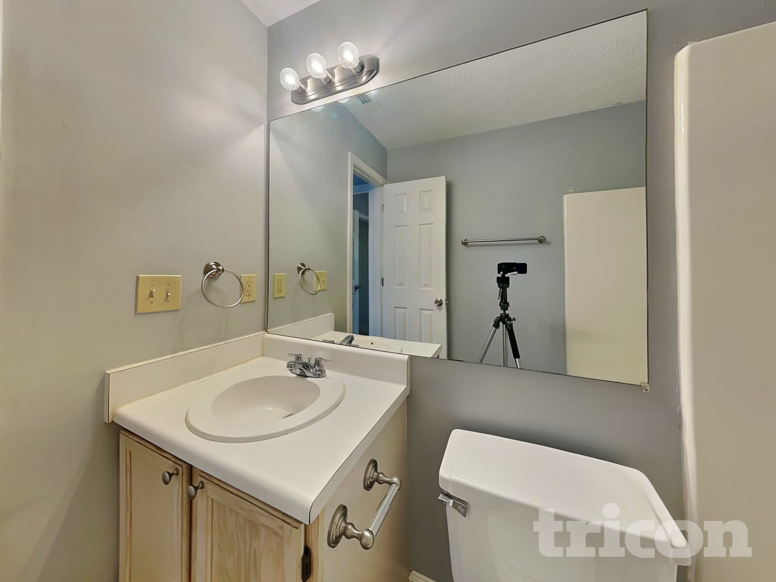 Building Photo - 1831 Commonwealth Dr