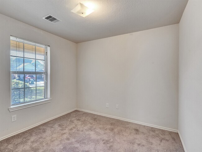 Building Photo - 2806 Morgensen Dr