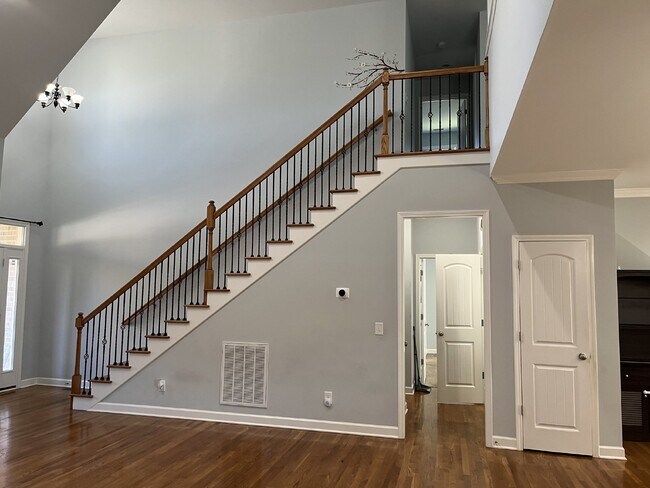 Building Photo - 6050 Sanmar Dr