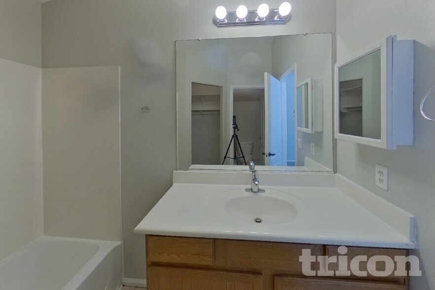 Building Photo - 39964 W Sanders Way