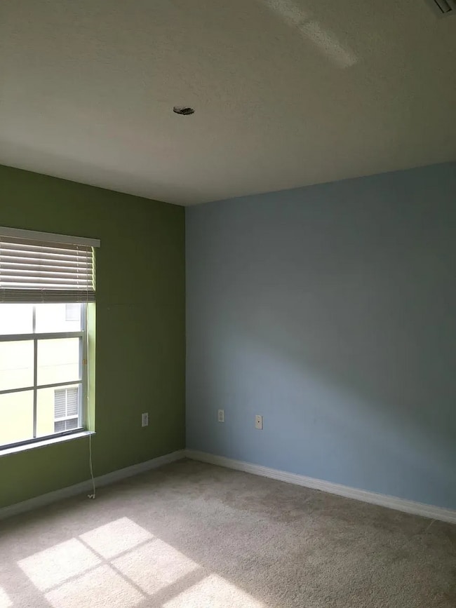 Building Photo - Townhome on Northside of Lakeland