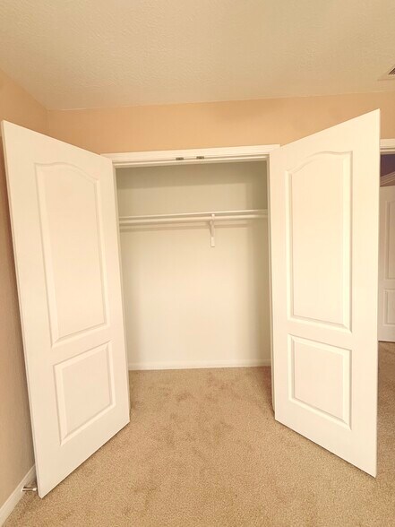 Building Photo - 16005 Summerville Lake Dr