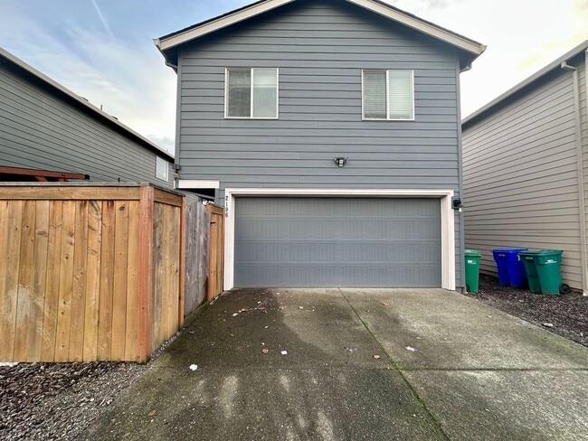 Building Photo - Modern 3-Bedroom 2.5 Bath Single Family Home in Gresham!