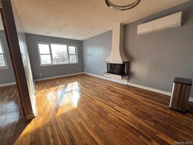 Building Photo - 74-09 85th Rd