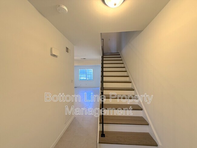 Building Photo - 5810 Hunting Ridge Ln