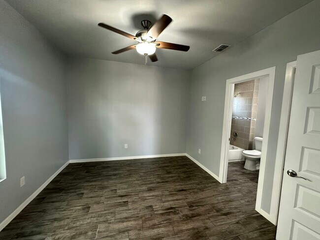 Building Photo - 1308 Quitaca Dr