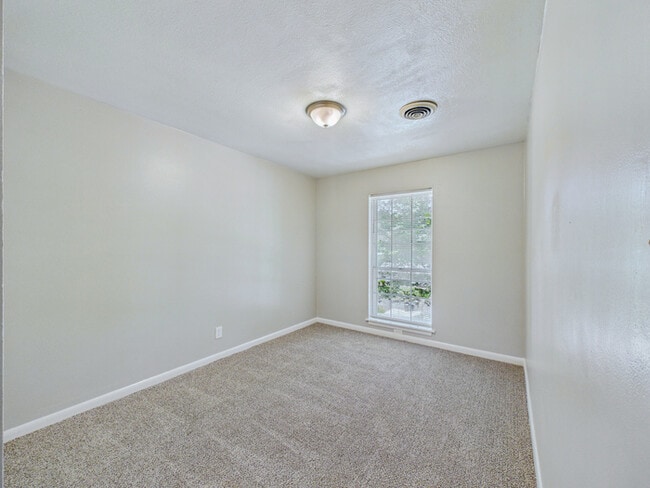 Building Photo - 29 Rosewood Dr