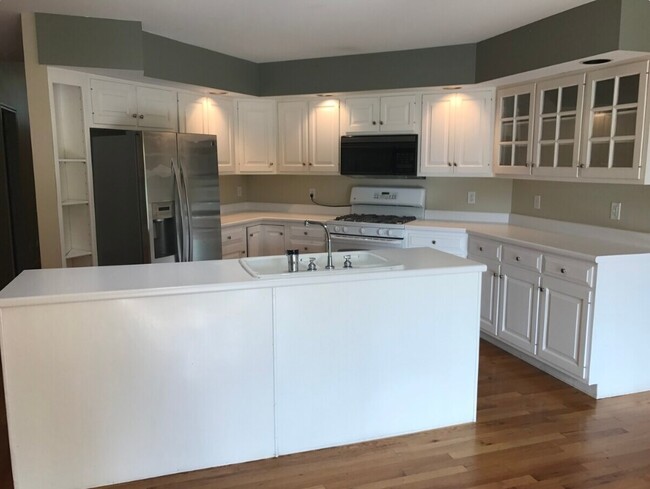 Building Photo - 2704 Cherry Hills Dr