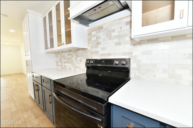 Building Photo - 3217 Wedgewood Dr