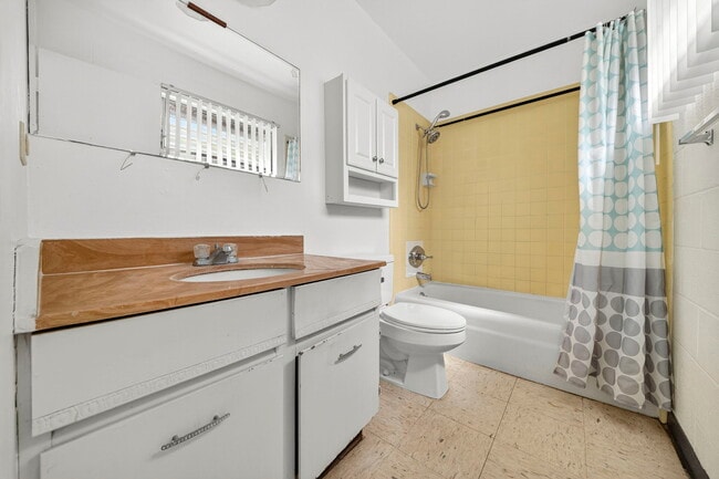 Building Photo - 1611 Miller St