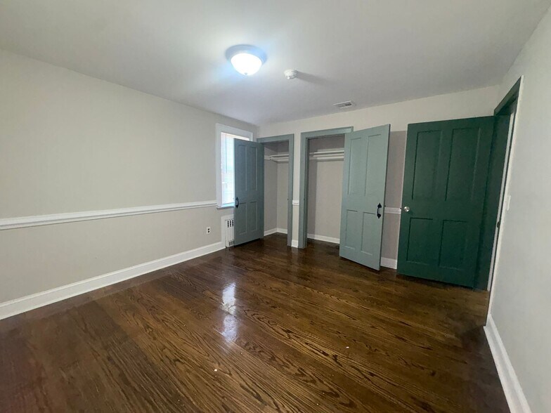 Building Photo - 2860 Whitney Ave