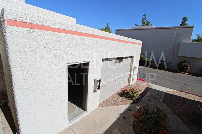 Building Photo - 885 N Granite Reef Rd