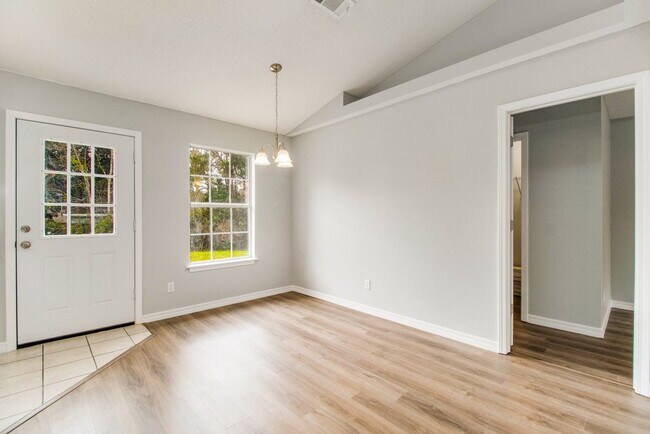 Building Photo - 1015 Sable Dr