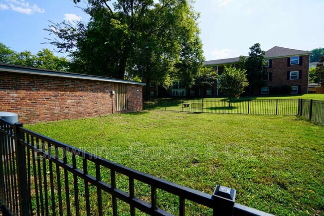 Building Photo - 5025 Hillsboro Pike