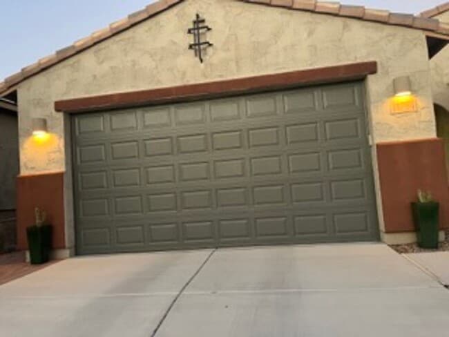Building Photo - STUNNING NEWER HOME- GATED