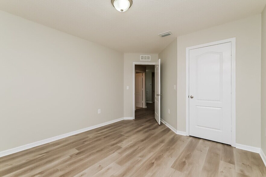 Building Photo - 8548 Silverbell Loop