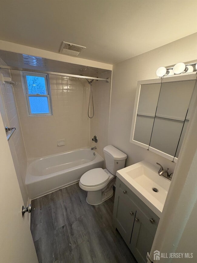 Building Photo - 504 Lakeview Terrace