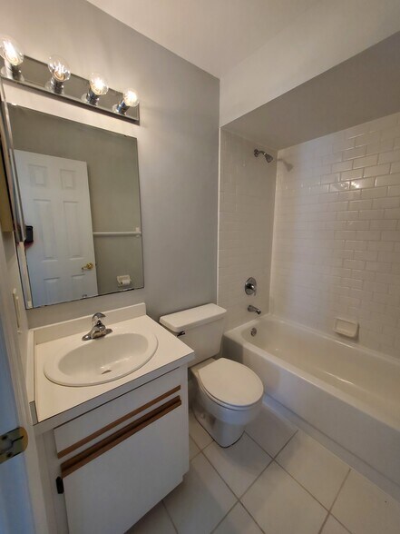 Hall bath - 2777 W Covington Dr