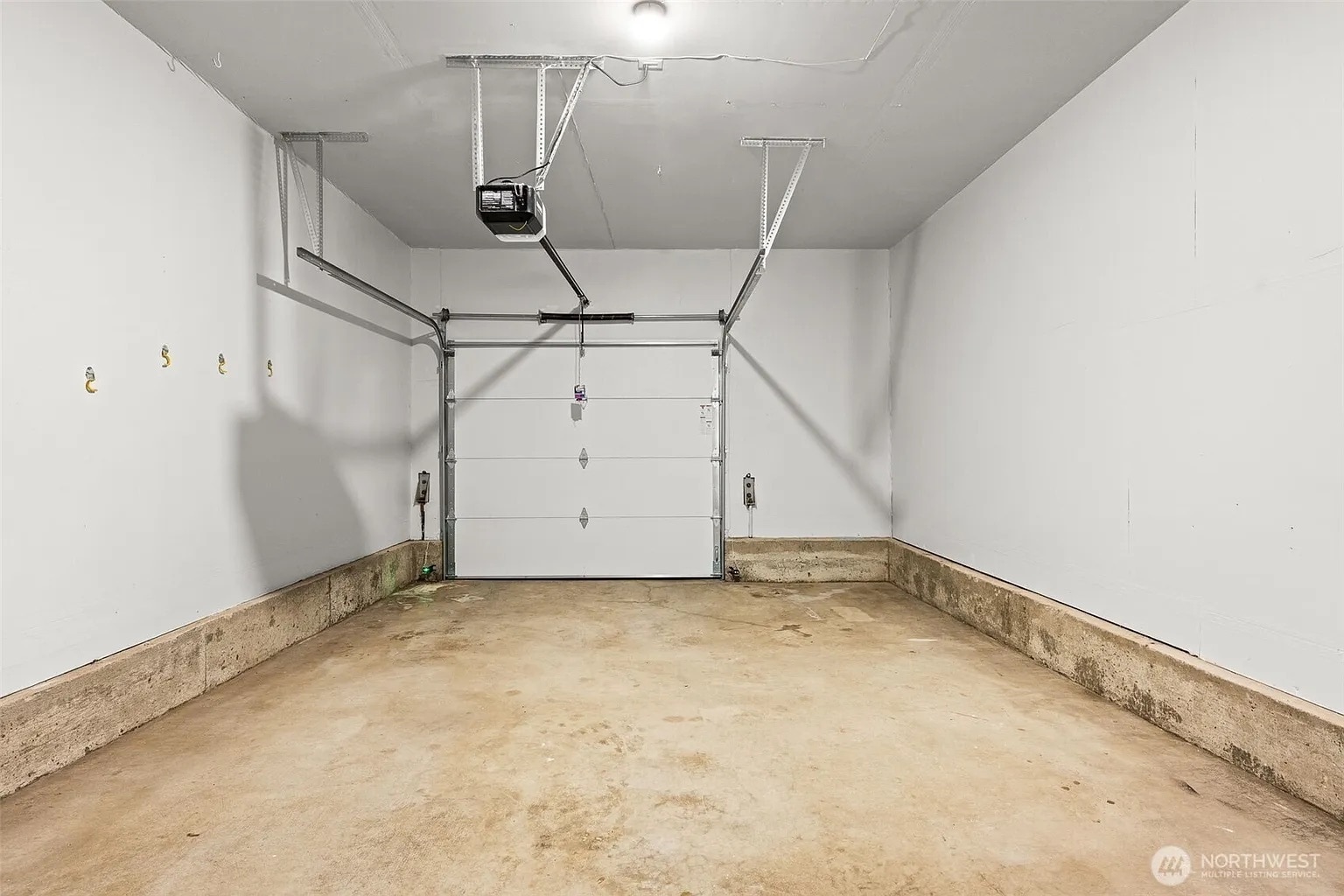Building Photo - 9526 Interlake Ave N