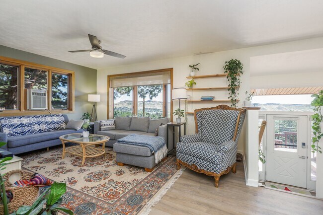Building Photo - 2131 Bonvue Dr
