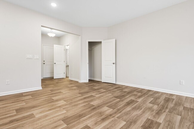 Building Photo - Prime Location! Brand New 3 Bed Townhome