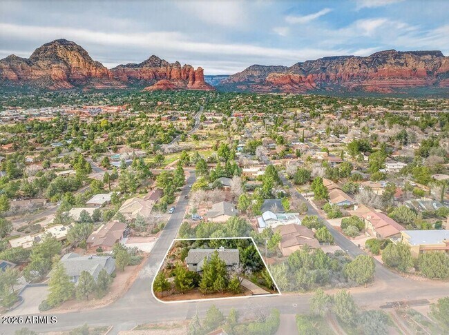 Building Photo - Spectacular, Panoramic Red Rock Views in West Sedona