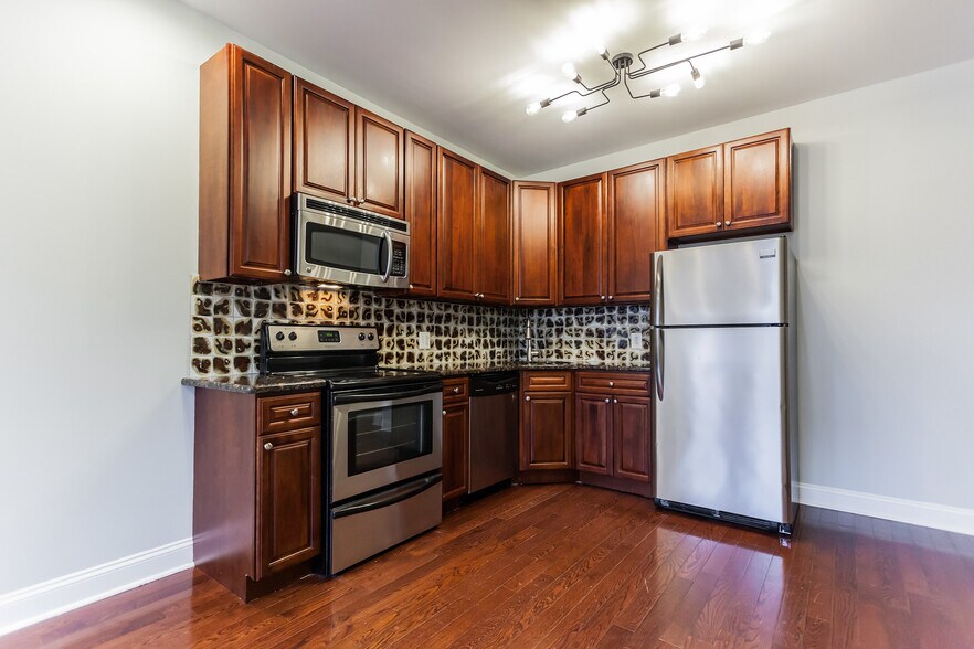 Kitchen - 1818 Federal St