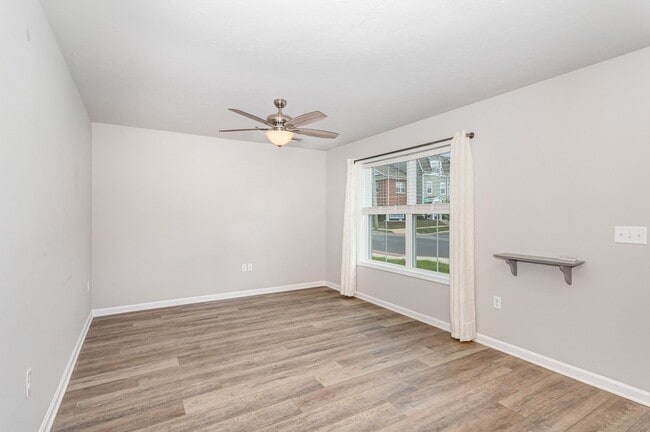 Building Photo - 652 N College St