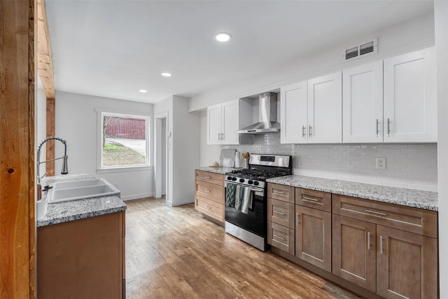Kitchen - 1030 W Five Mile Pky
