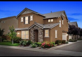 Building Photo - Riverbank dream home