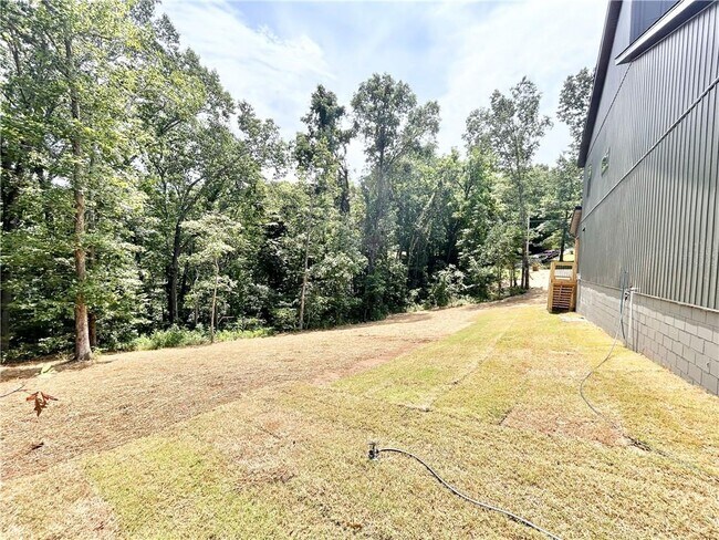 Building Photo - 2 Haslemere Dr