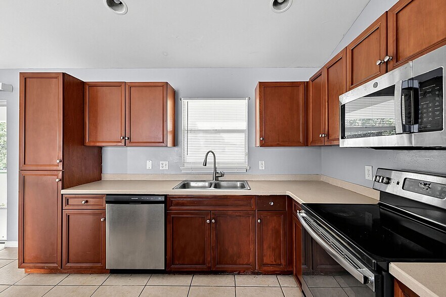 Building Photo - 4214 22nd St SW