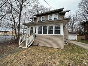 Building Photo - Spacious 3-Bedroom Home Near Jackson High ...