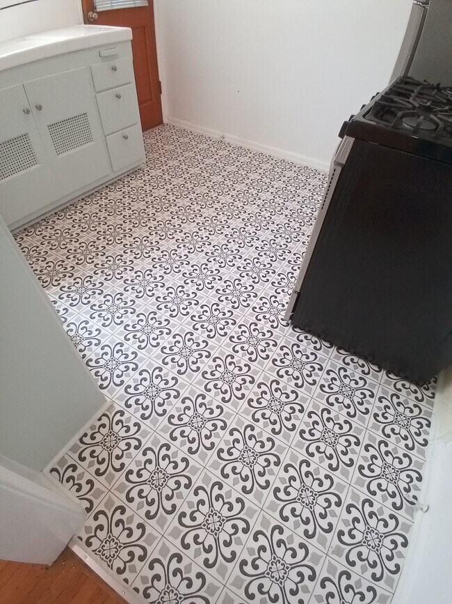 KITCHEN VINYL FLOORING - 442 S Palm Dr