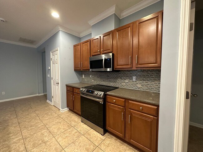 Building Photo - Adorable Home in Prime Location!