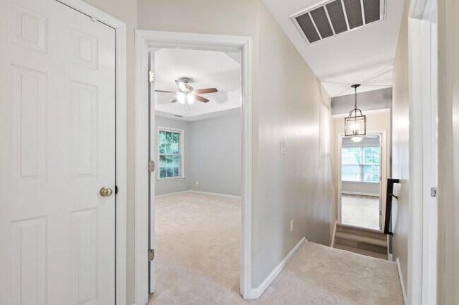 Building Photo - Charming 4-Bedroom with Backyard Retreat i...