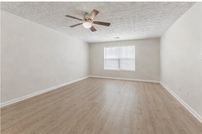Building Photo - Spacious 2nd Floor Condo in Lithonia, Georgia -- Vouchers Accepted
