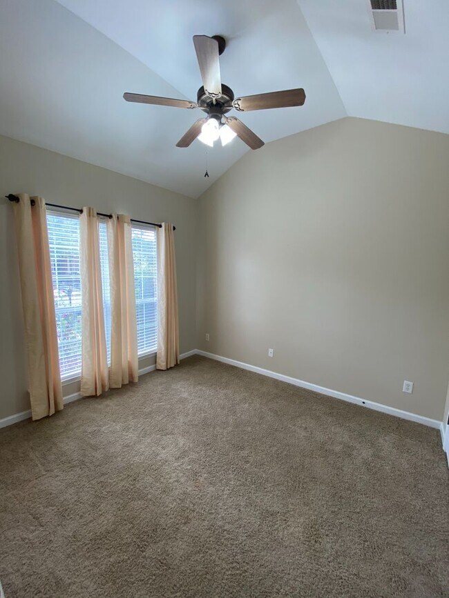 Building Photo - Cozy Home with Fenced-In Backyard for Rent in Bessemer! Available to View with 48 Hours Notice!
