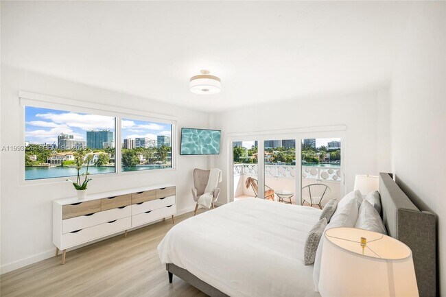 Building Photo - 9881 E Bay Harbor Dr