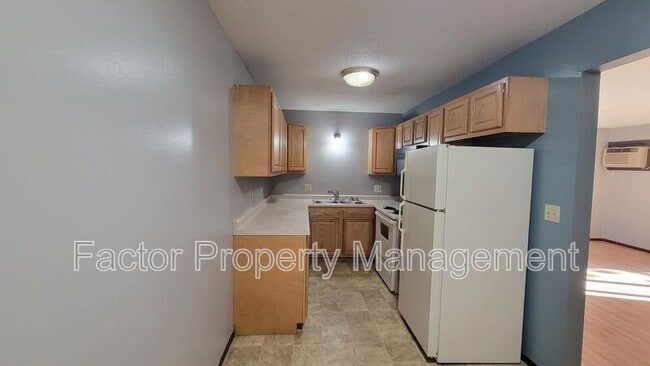 Building Photo - 418 Allan Ave