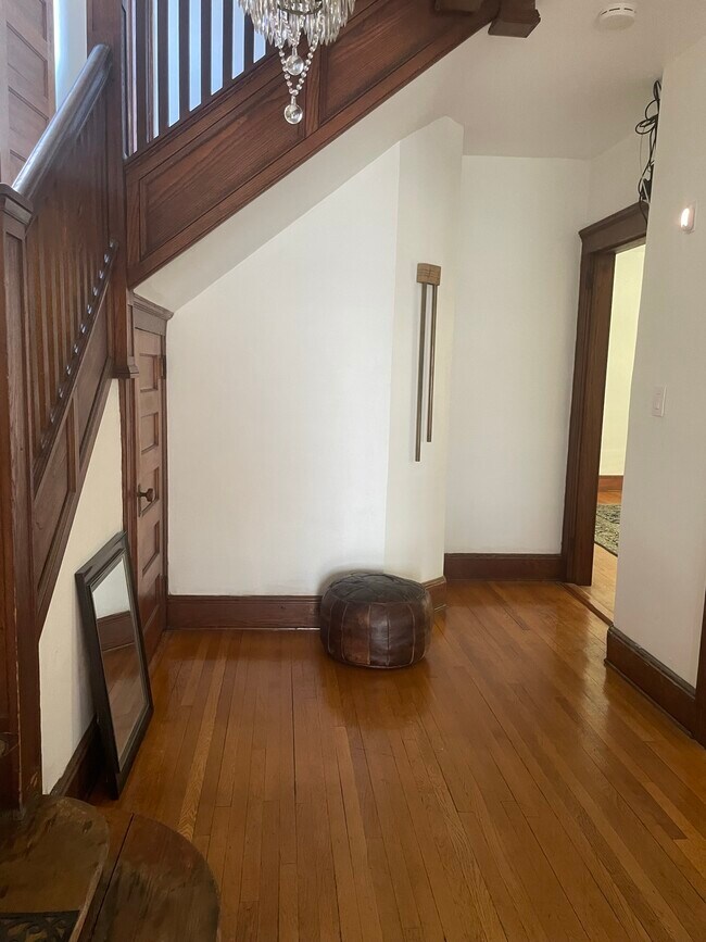 Entrance view - 499 Highland Ave