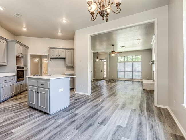 Building Photo - Beautifully remodeled home in Edmond + Edm...