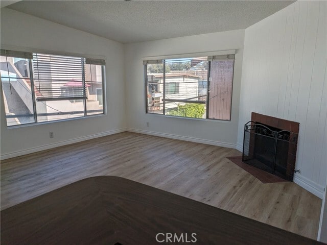 Building Photo - 325 10th Pl