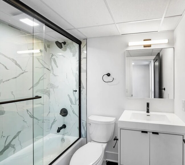 Building Photo - 1800 W Girard Ave