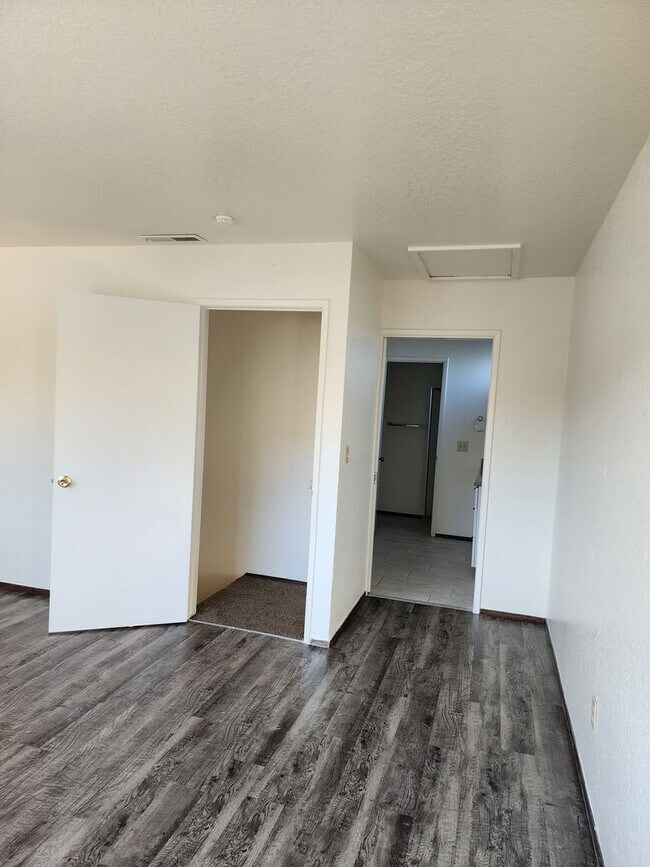 Building Photo - 1313 Claus Rd