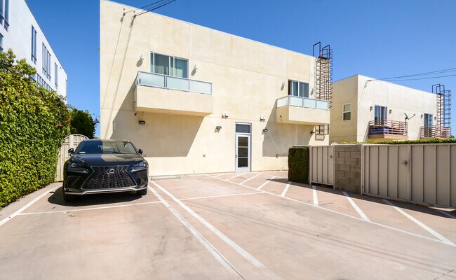 Parking - 14212 Riverside Dr