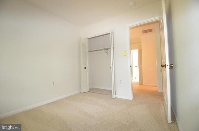 Building Photo - 5676 Ridge View Dr