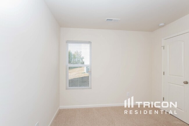 Building Photo - 322 Olde North Church Dr