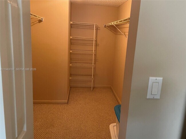 Building Photo - 2625 Collins Ave